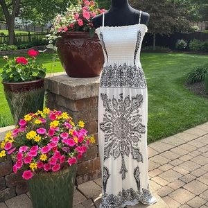 Gorgeous sleeveless maxi sundress. Ruched top with adjustable straps.